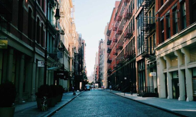 how 2579xao6 python code is run